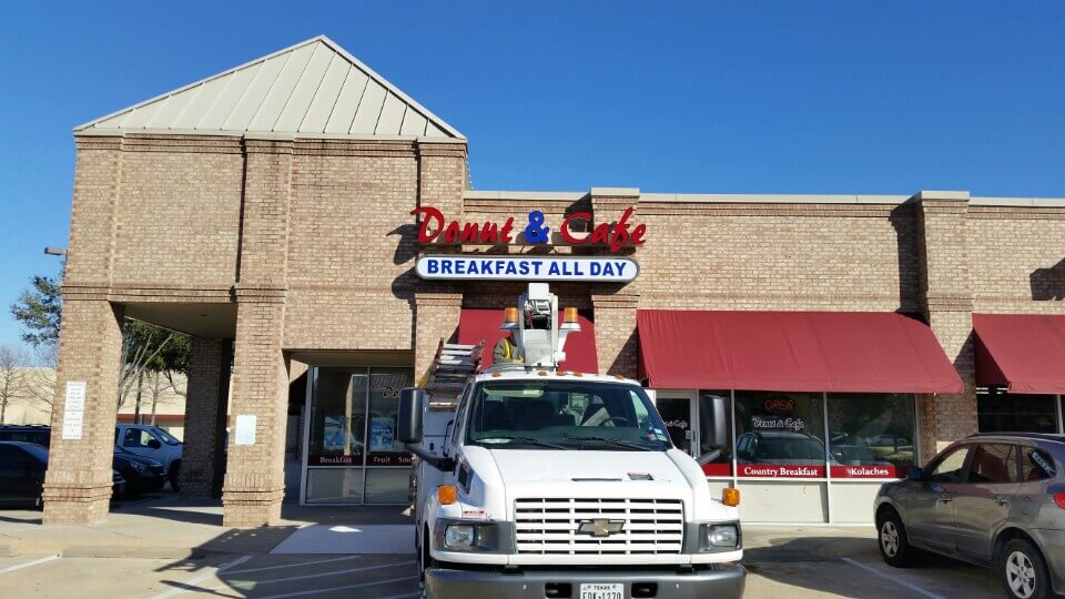 Donut & Cafe In Carrollton Giant Sign Company