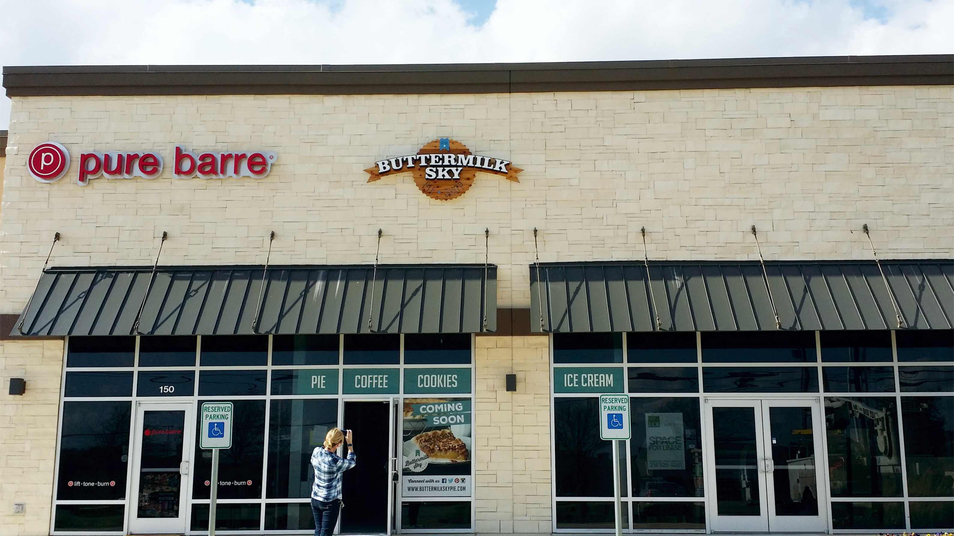 Buttermilk Sky PIE SHOP Colleyville Giant Sign Company