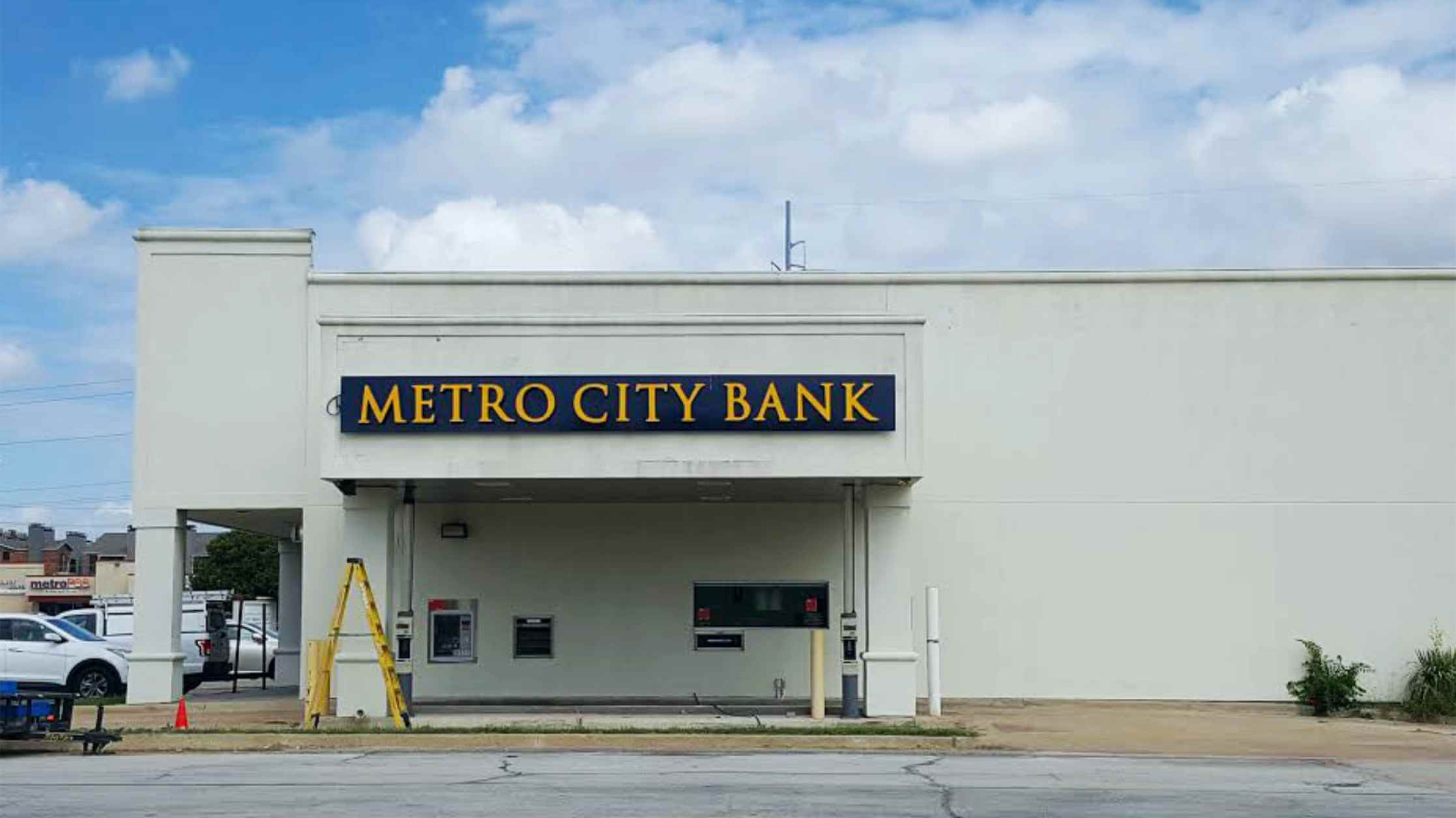 Metro City Bank in Dallas Giant Sign Company