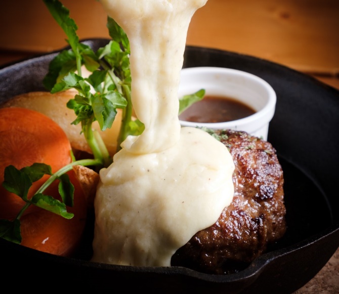 肉バル イノシカチョウ 大宮本店（肉バル）の求人情報 求人＠飲食店.Com ジビエ料理の“入口”としてよき出合いを提供「肉バル イノシカチョウ 大宮店」｜ジビエポータルサイト「ジビエト」