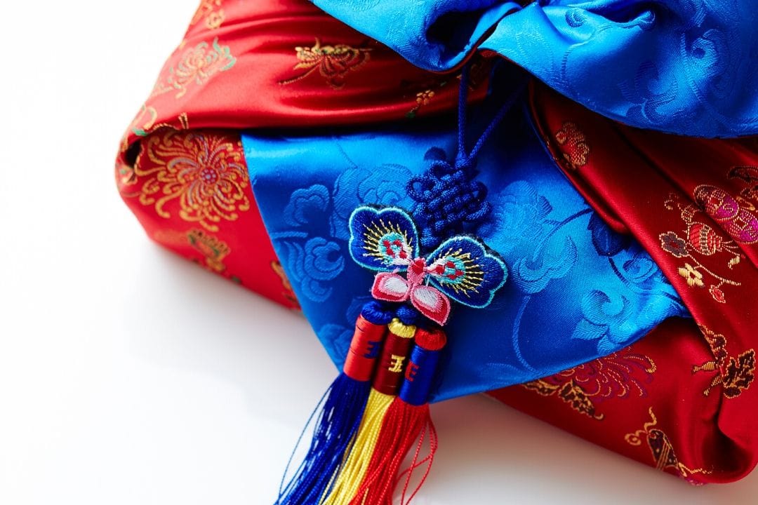 37 Korean Gifts to Send Them Into a GiftUnicorn