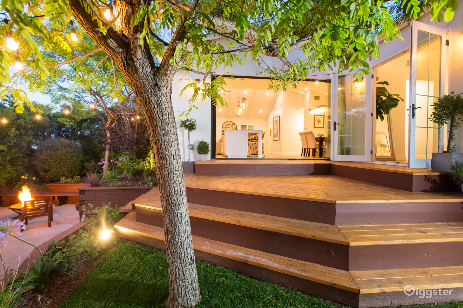 How much does it cost to rent a house for a day in Los Angeles?