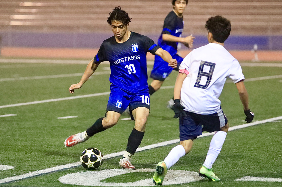 L'équipe de football des garçons de Gilroy High cherche à surmonter un démarrage lent Gilroy