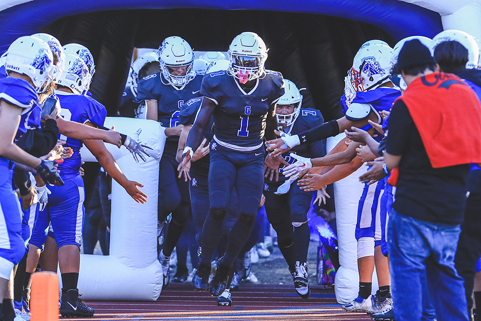 Despite loss, Gilroy football has something to build on Gilroy Dispatch Gilroy, California