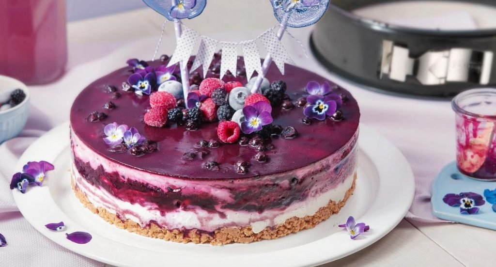 BeerenQuarkTorte mit Amarettiniboden ohne Backen Giorvy