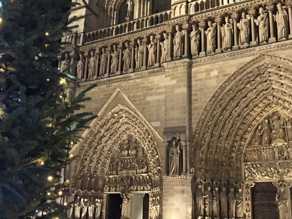 Honoring Notre-Dame-de-Paris - Christmas