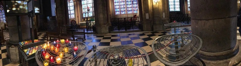 Honoring Notre-Dame-de-Paris - Candles and shadows