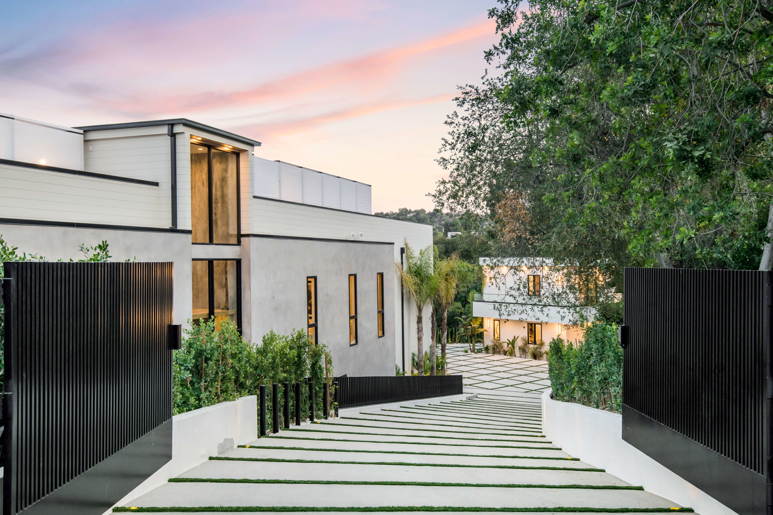 13,750,000 3950 Royal Oak Pl, Encino, CA 91436 Gispan Design