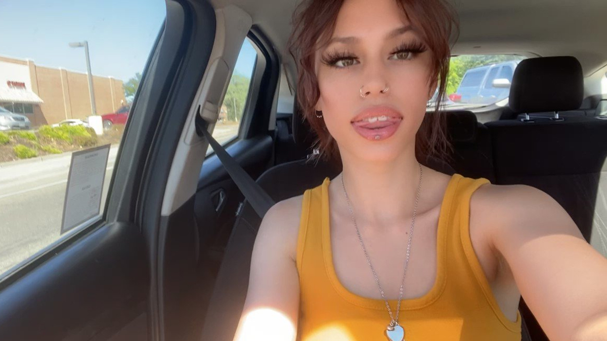 Laya Rae: Meet the Porn Star Who Rocks Braces - GistFest