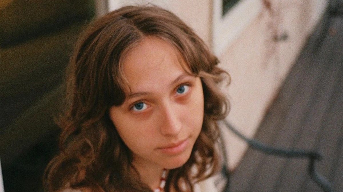 Finn Wolfhard's Girlfriend He Got Blackmailed Into Confirming Their(03)