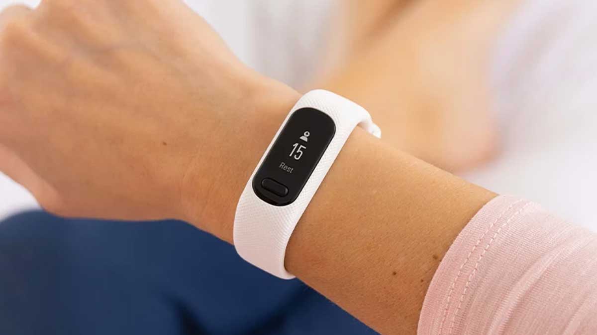 Garmin Vivosmart 5 Fitness Band with Advanced Fitness Tracking, Up to 7