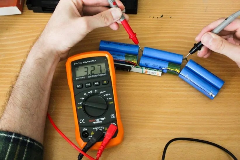 How to Test Laptop Battery with a Multimeter Gizmos Zone