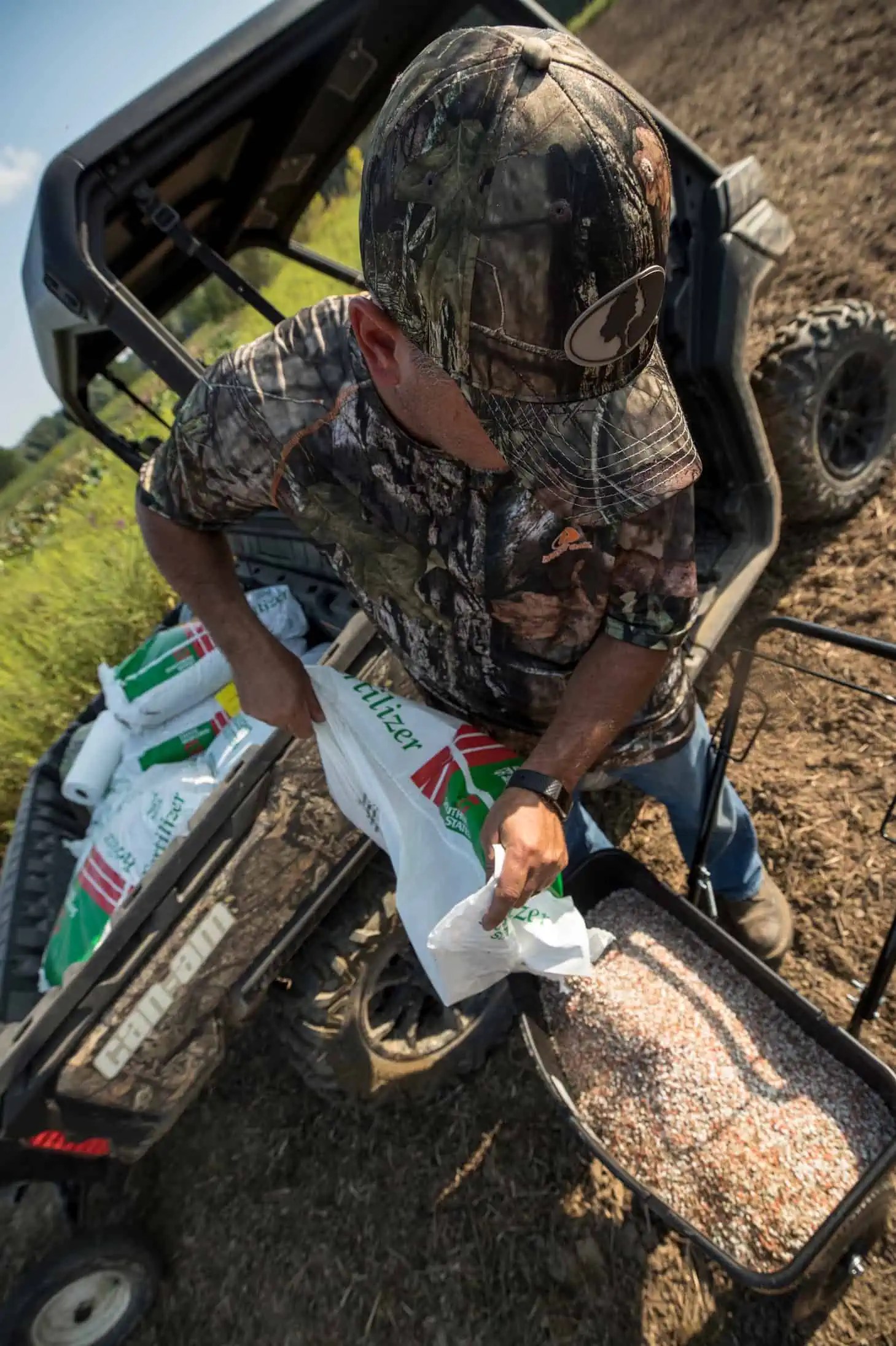 Liquid Fertilizer vs. Granular Food Plot Fertilizer Mossy Oak Gamekeeper