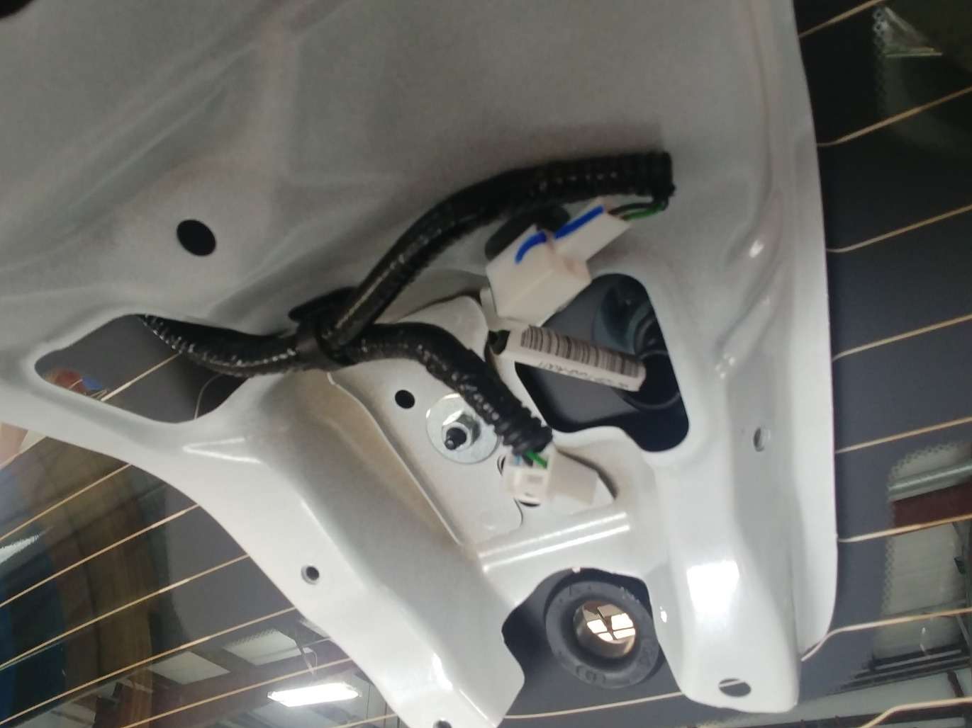 Auto Glass Technician Outlines Tips for 2020 Civic Back Glass