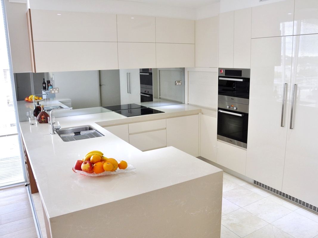 Modern Mirrored Kitchen Backsplash mollymuriel