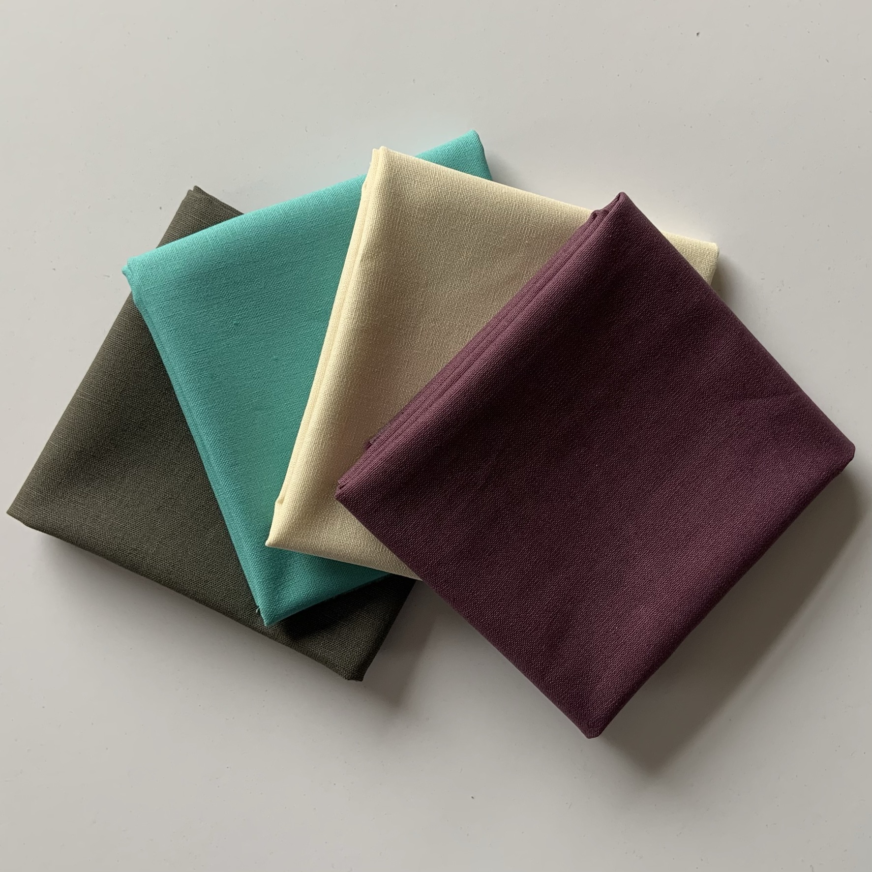 Essex Linen 4PC Fat Quarter Bundle Glass Thimble Quiltery