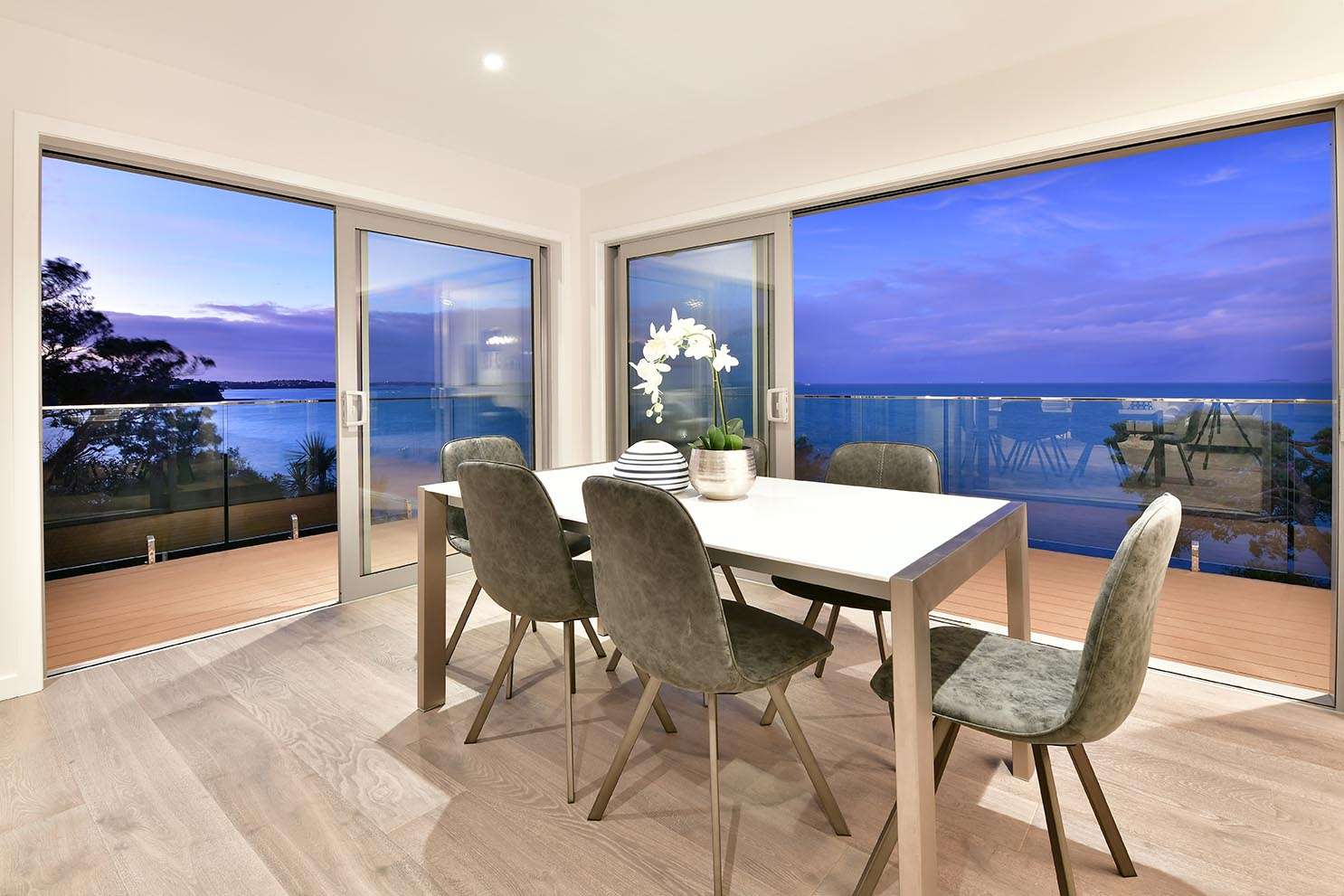 Whitby Cliff Top Glass Vice