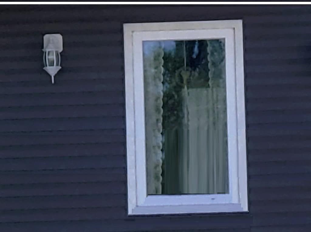 Large Picture Window, Affordable Luxury, Pros and Cons