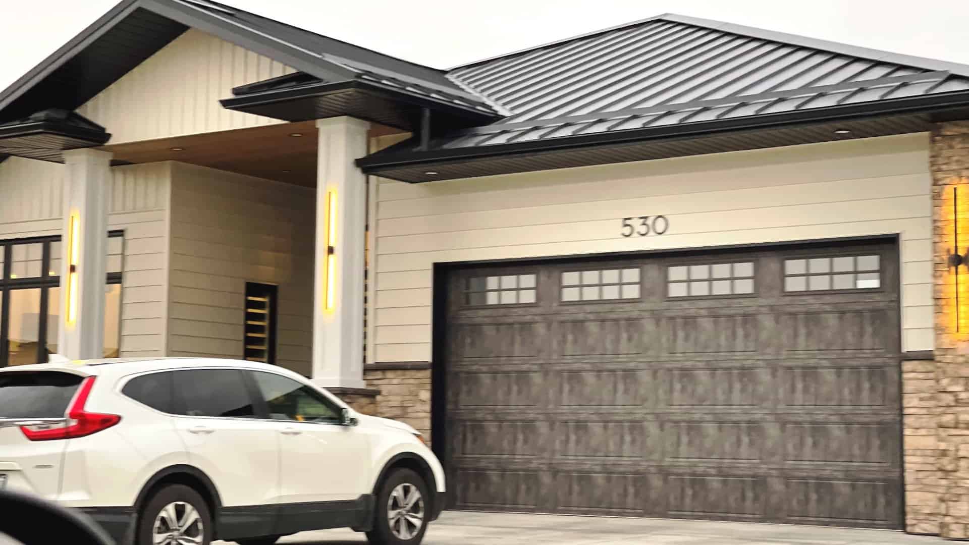 How Can You Get Black Vinyl Windows For Your Home?