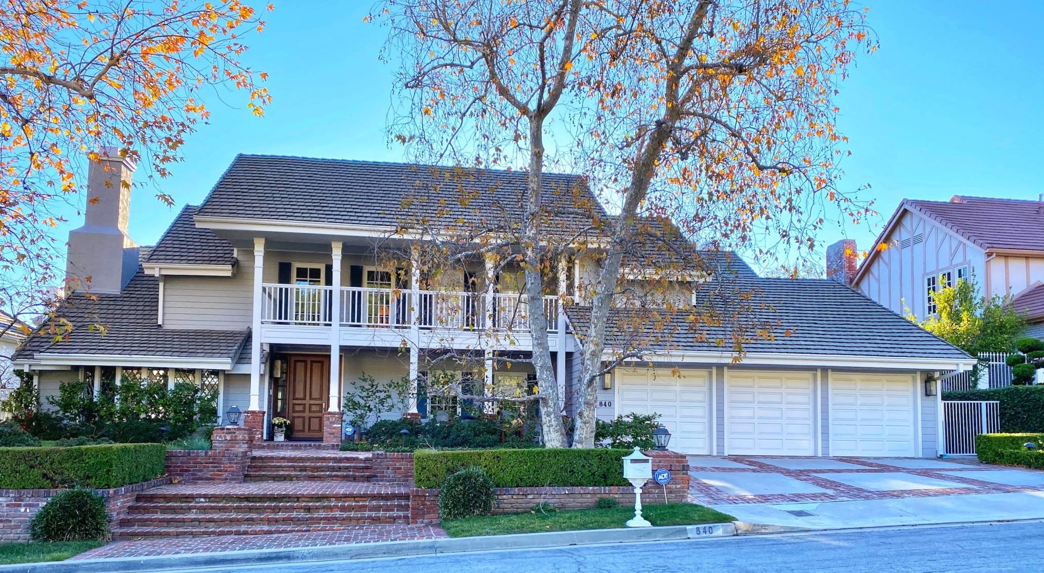 La Cañada Country Club Homes For Sale Glendale DIGGS 818.396.7588