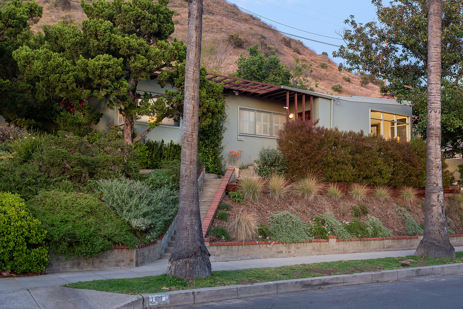 1011 W. Mountain St. Glendale 91202 Glendale DIGGS 818.396.7588