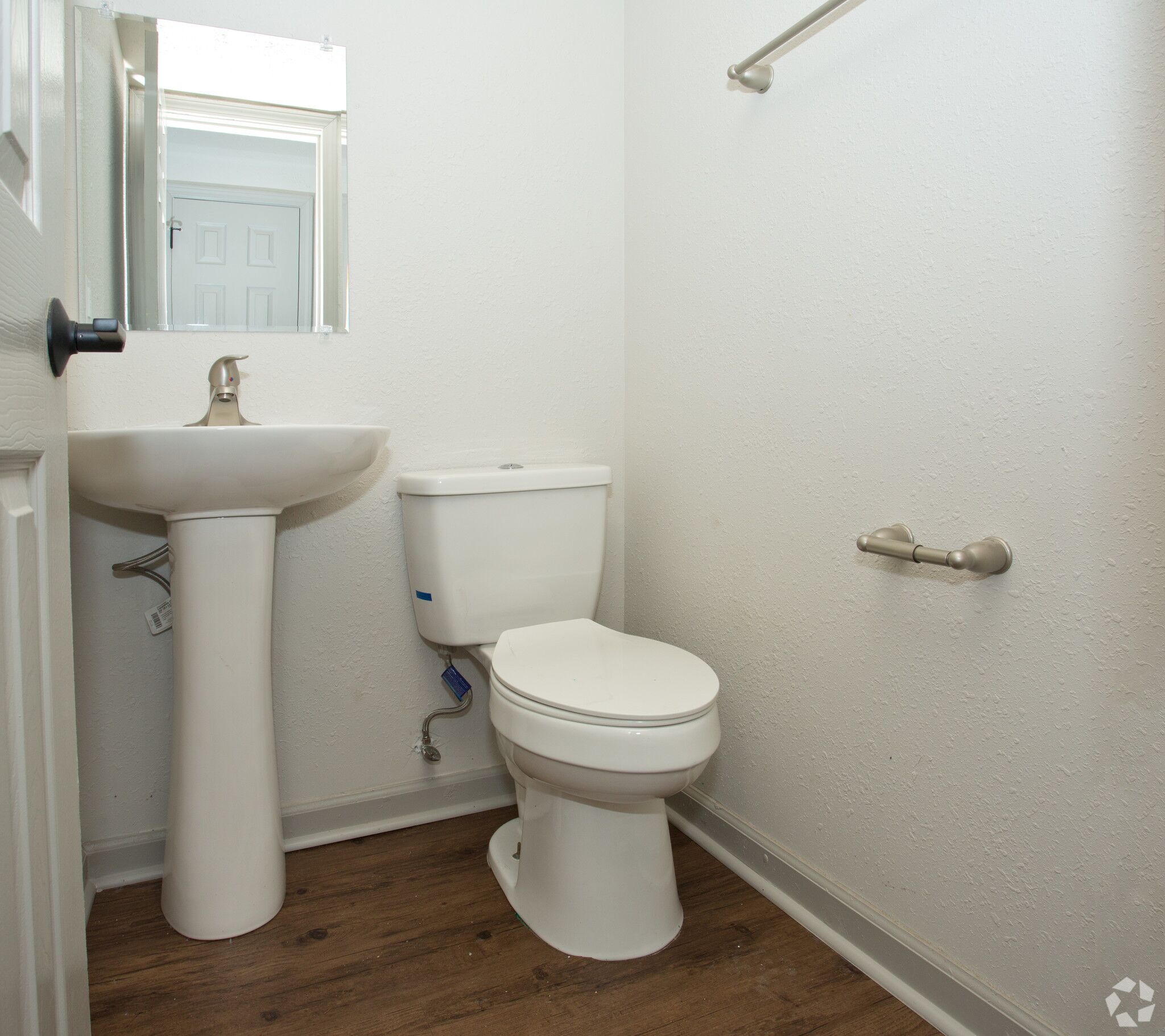 Leasing Glenrose Gardens Apartments