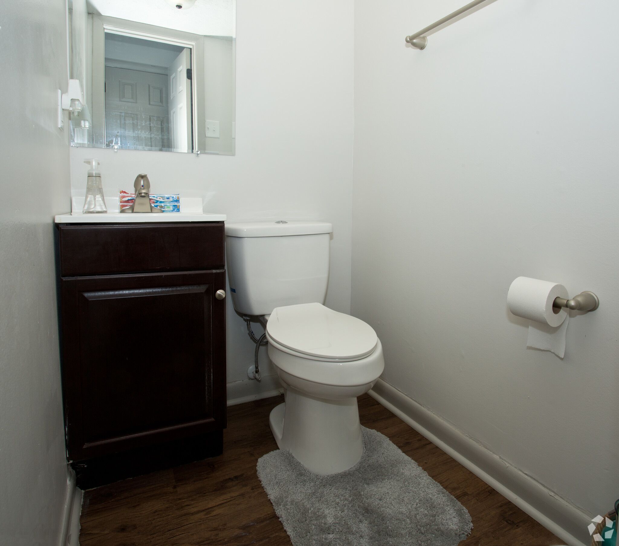 Leasing Glenrose Gardens Apartments