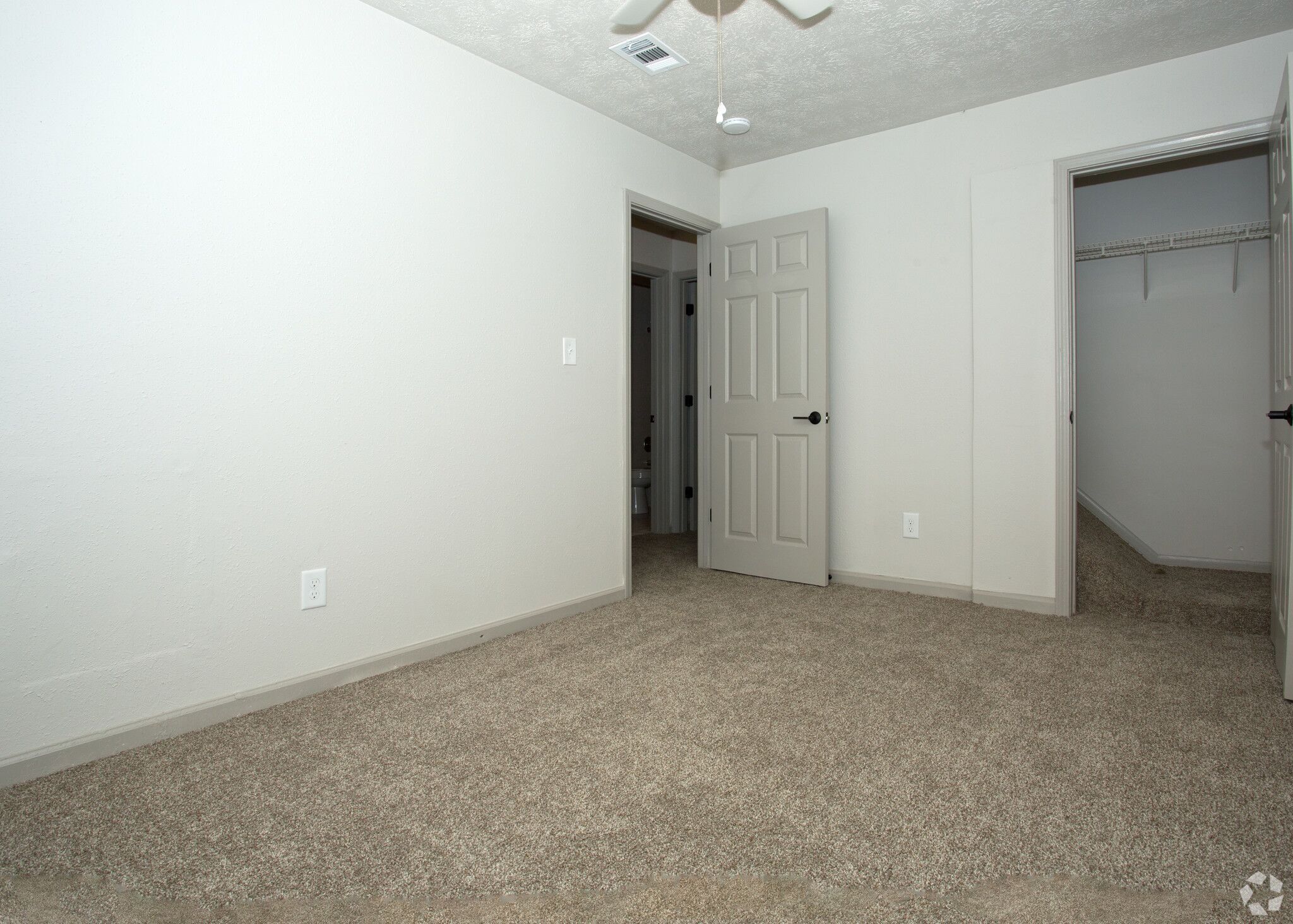 Leasing Glenrose Gardens Apartments