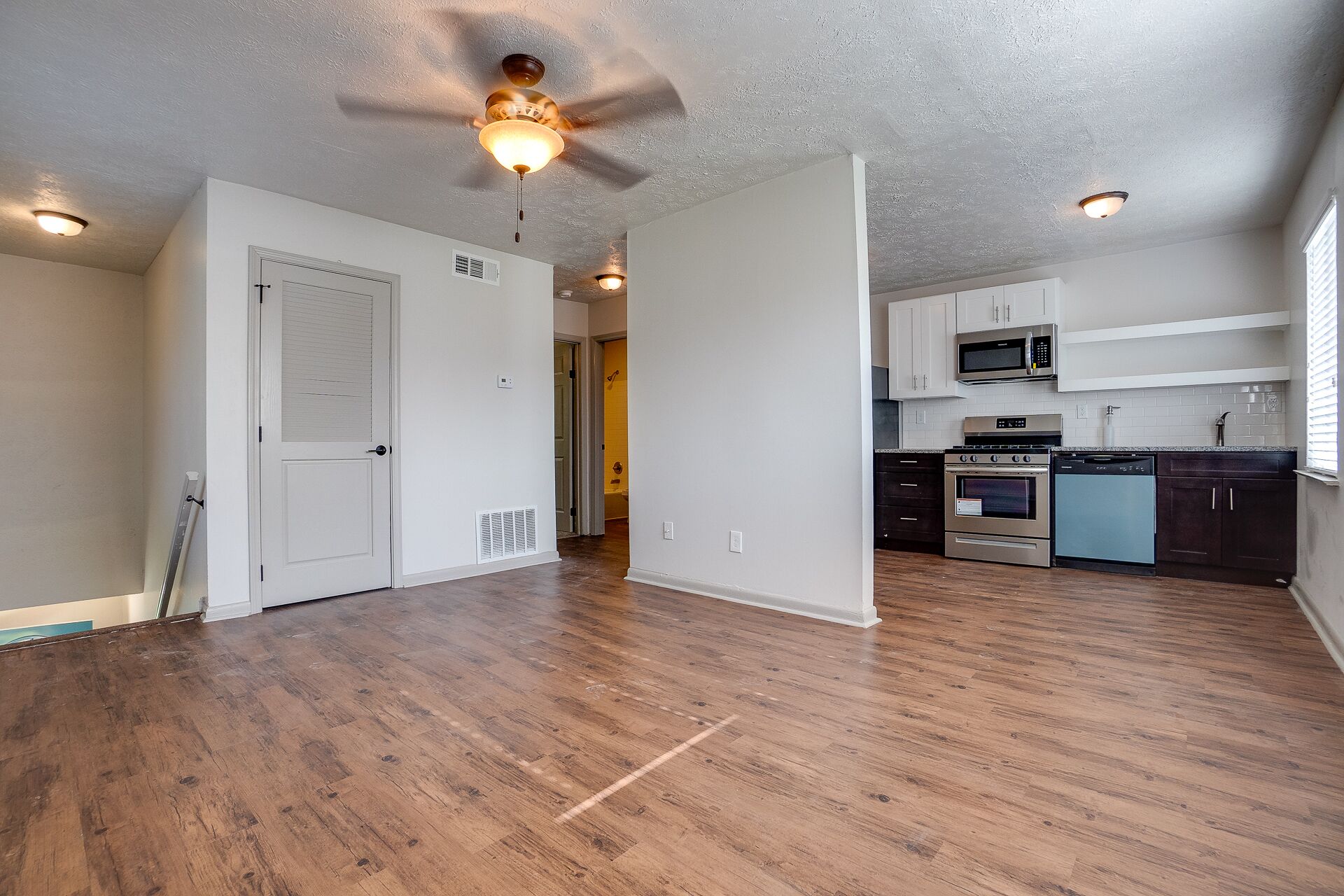 Leasing Glenrose Gardens Apartments