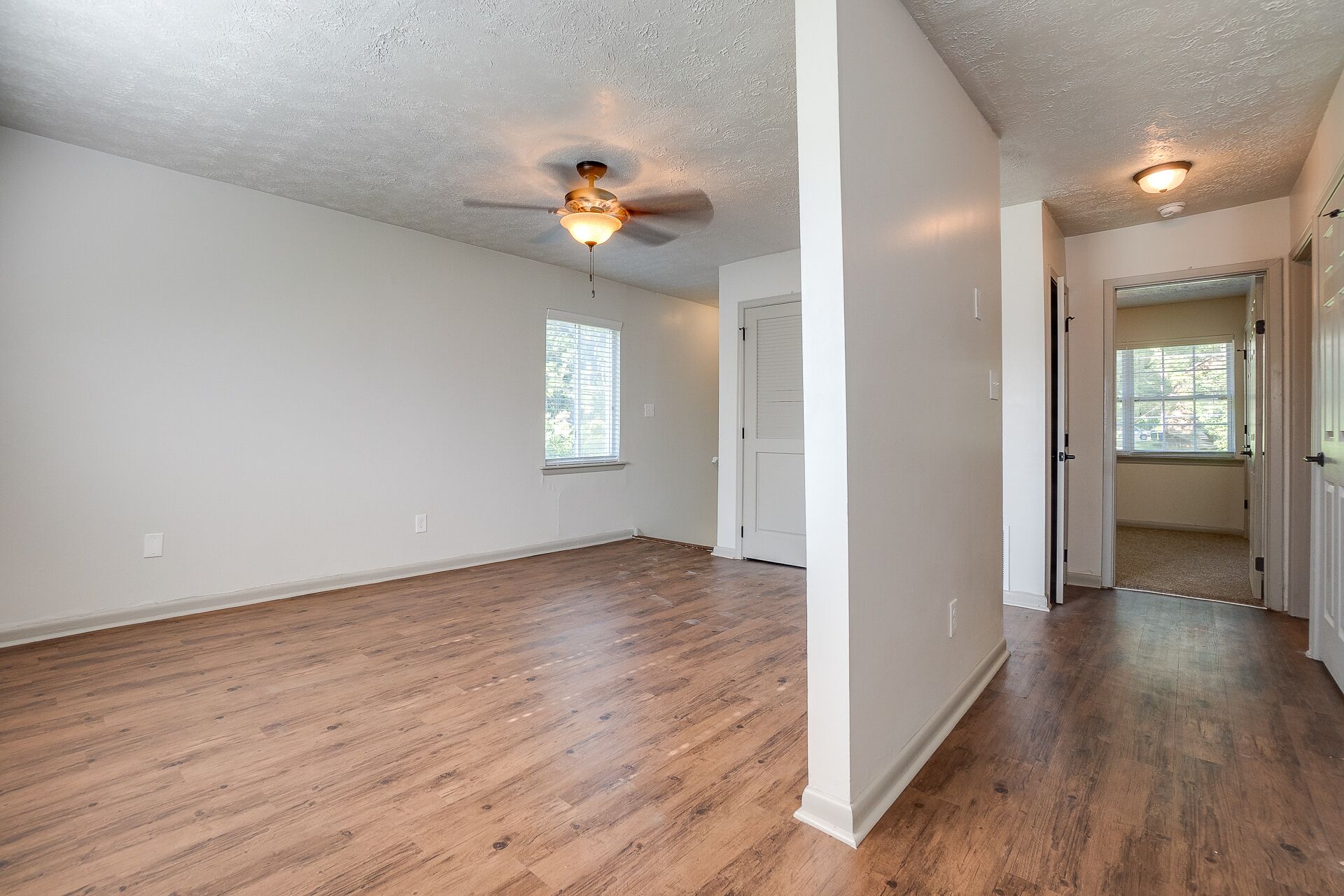 Leasing Glenrose Gardens Apartments