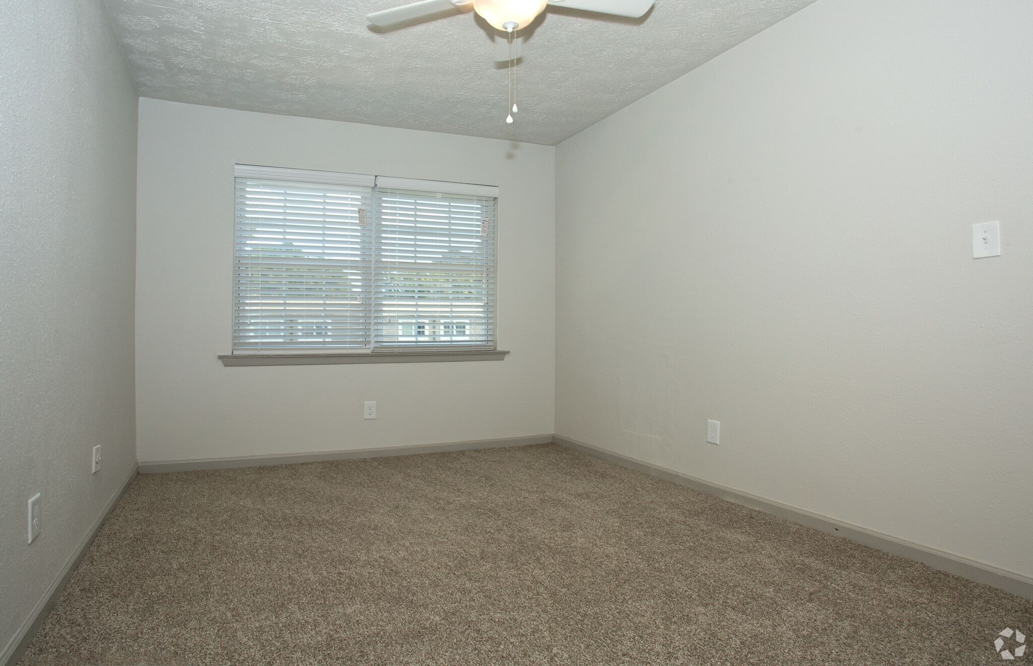 Leasing Glenrose Gardens Apartments