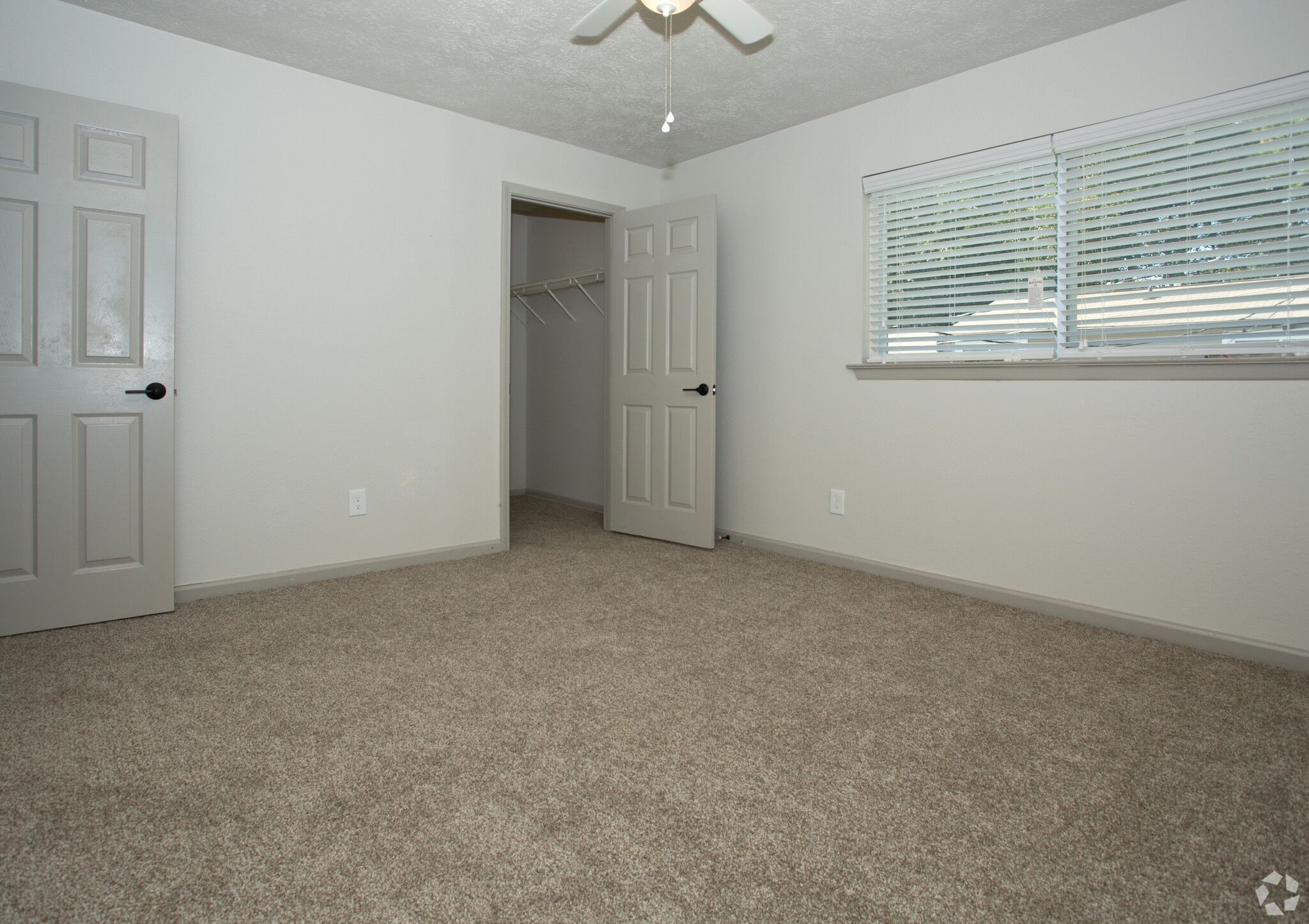 Leasing Glenrose Gardens Apartments