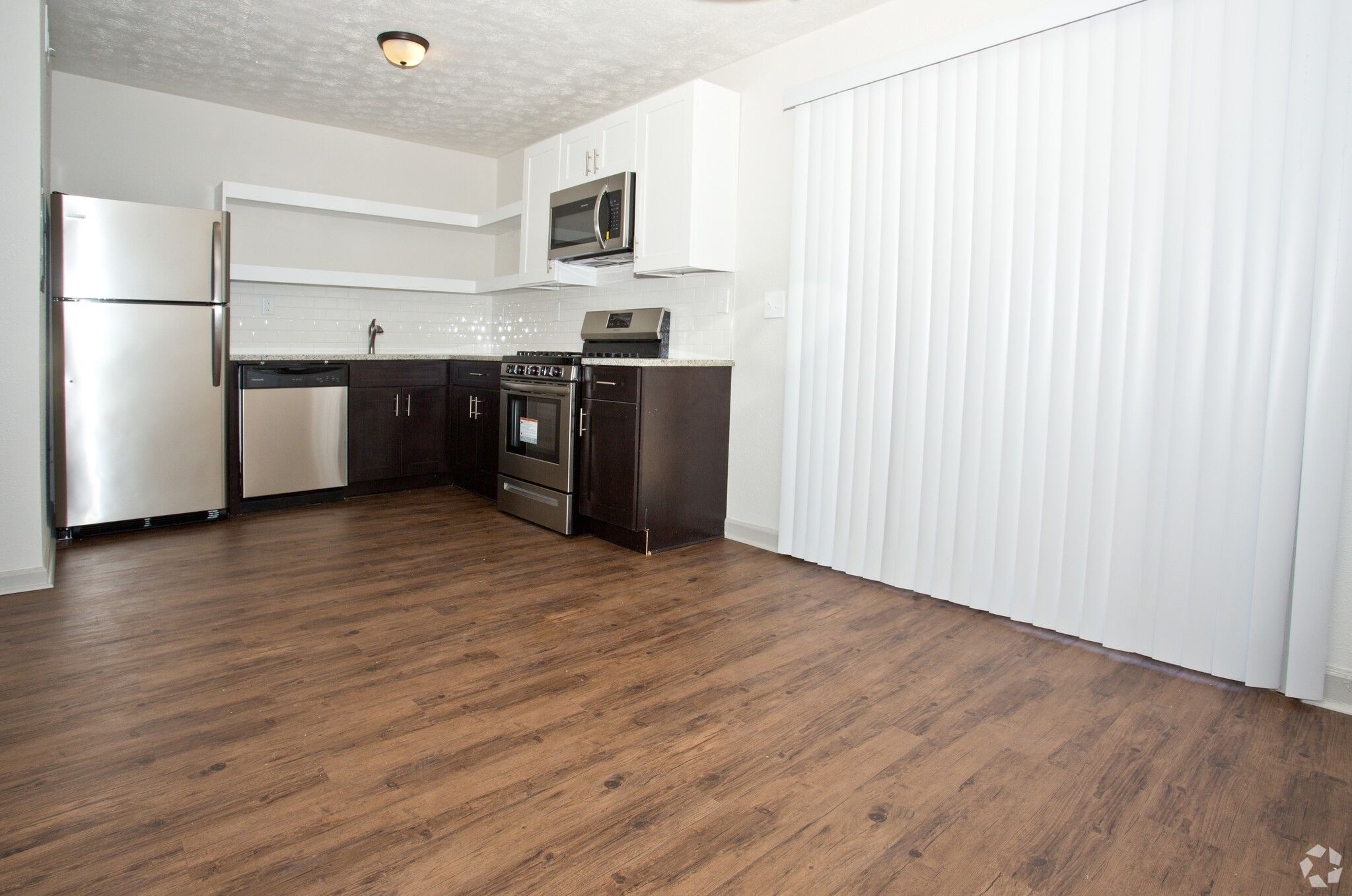 Leasing Glenrose Gardens Apartments