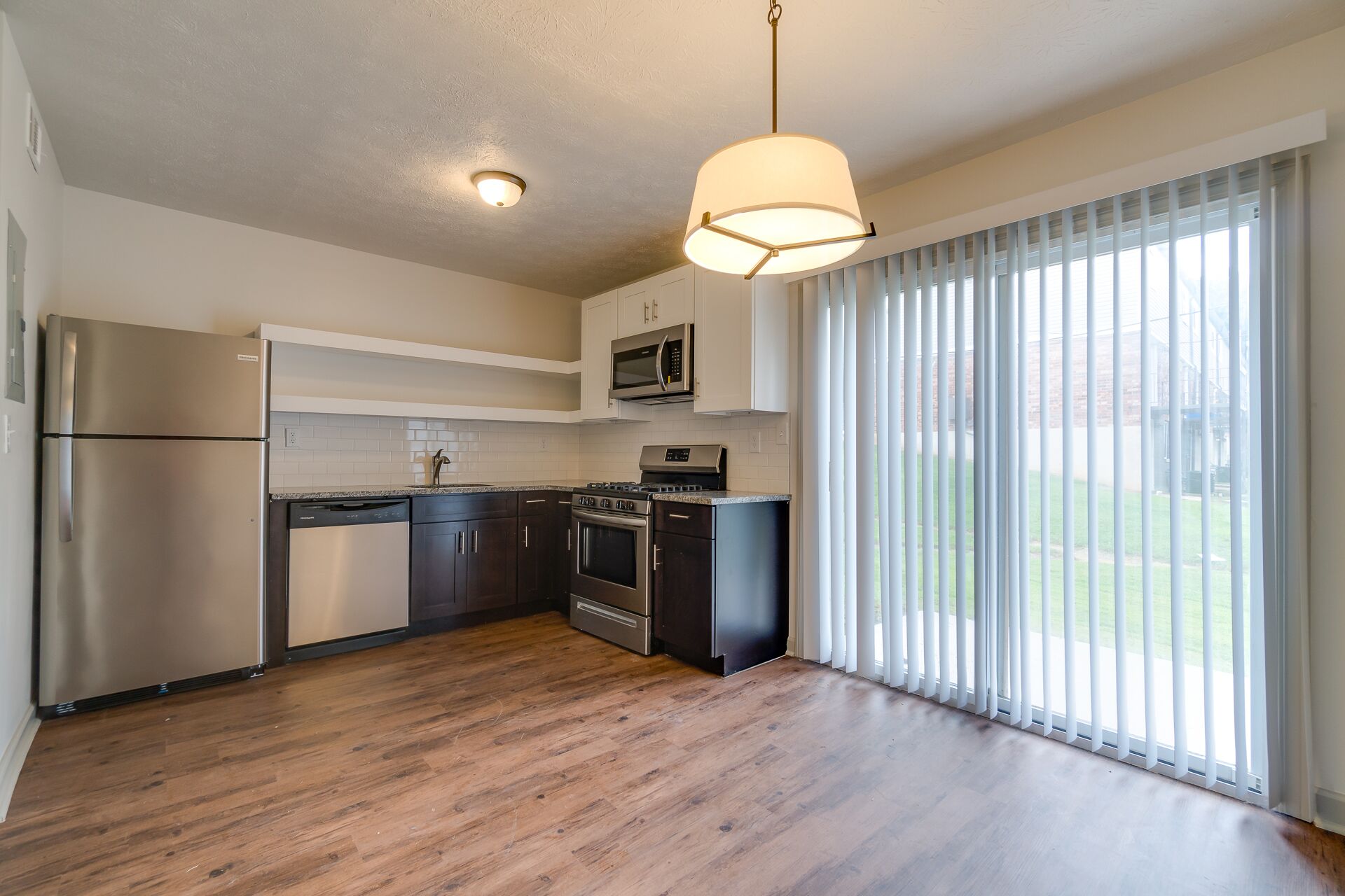 Leasing Glenrose Gardens Apartments