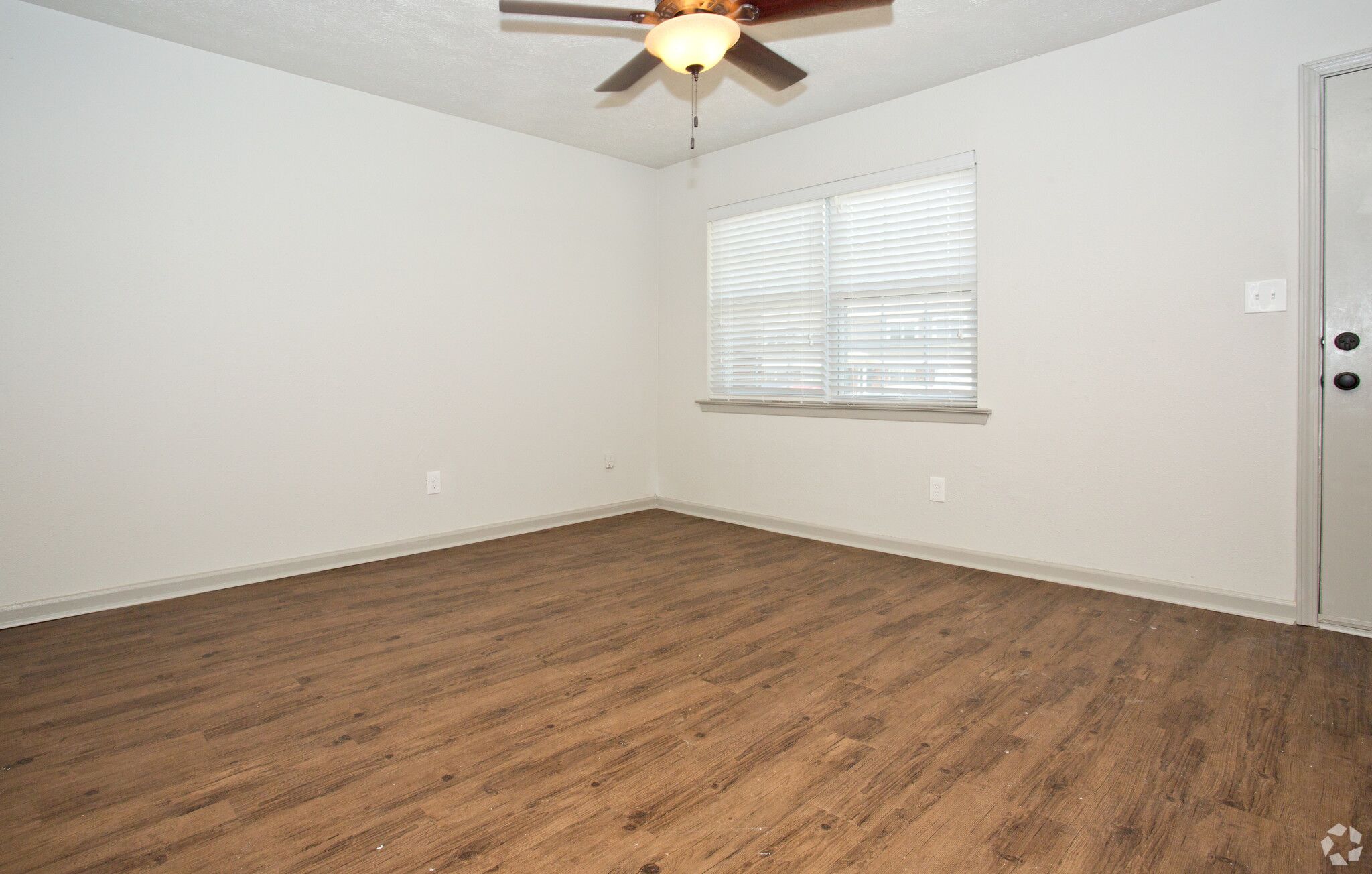 Leasing Glenrose Gardens Apartments