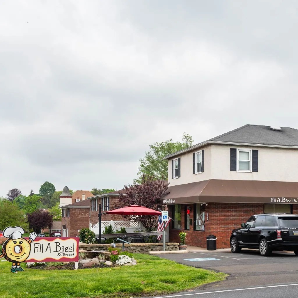 Fill A Bagel Jenkintown wins 2023 Talk Award, 5/5 stars for customer