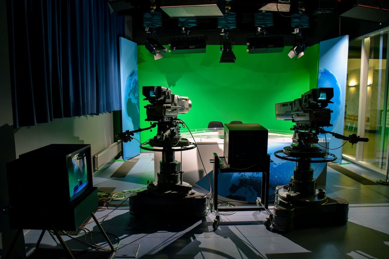 Green Screen: Definisi, Fungsi, Cara Kerjanya - Glints Blog