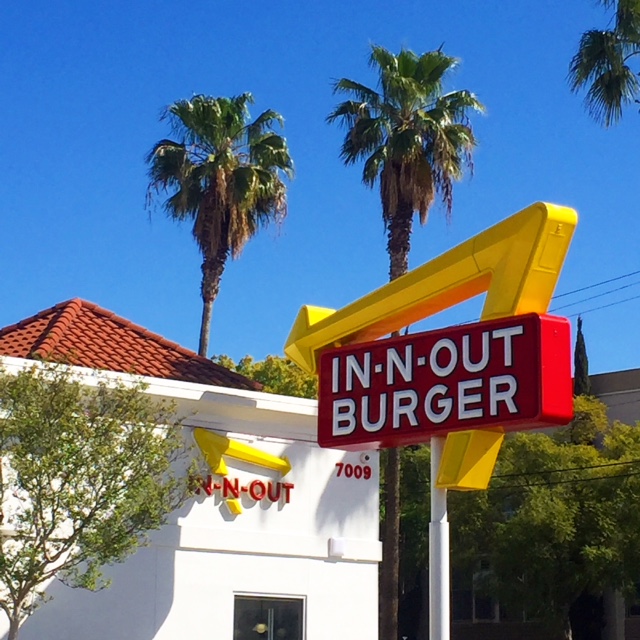 Visit the Hollywood El Capitan Theatre Glitterati Tours