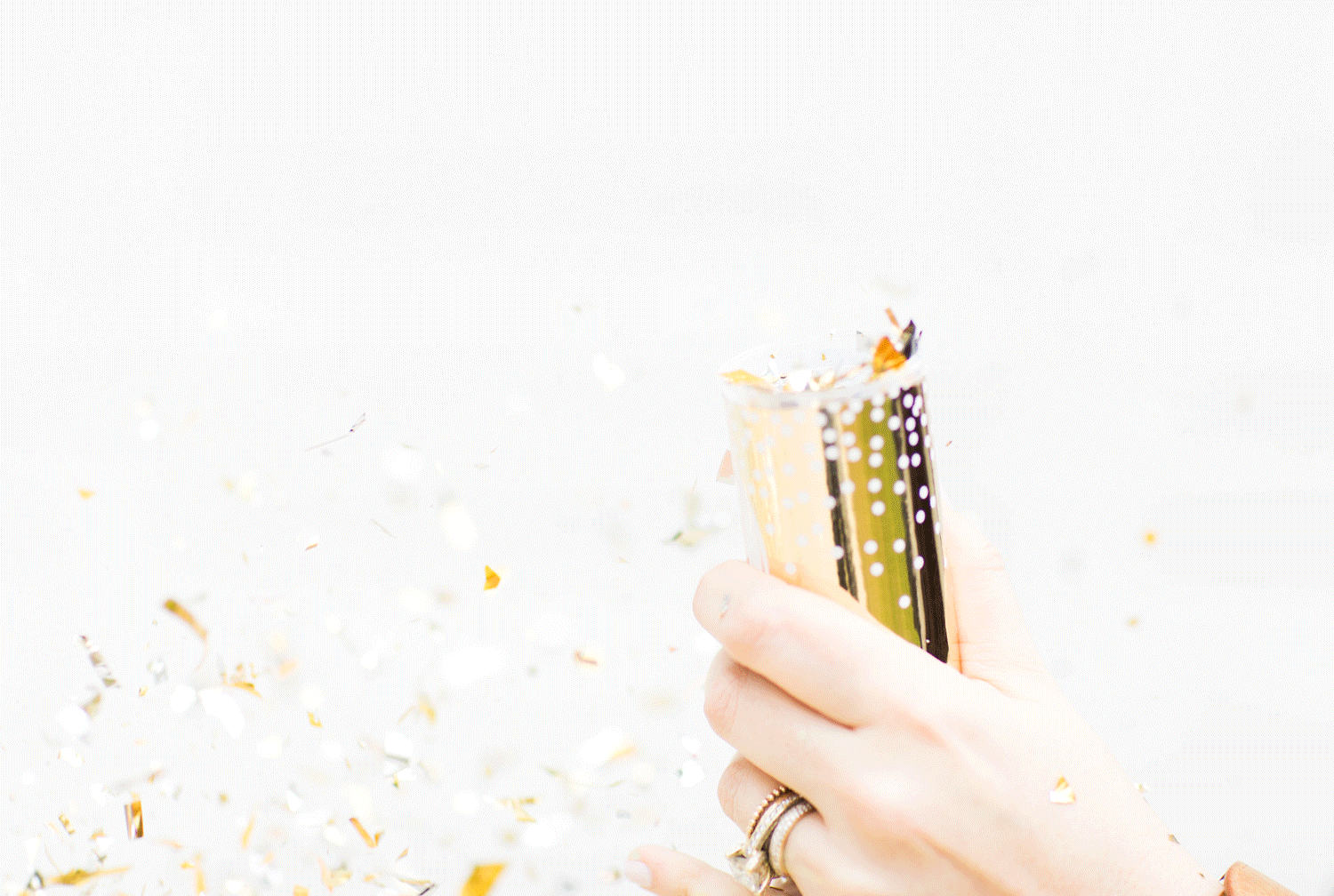 gif with confetti and bopping jam balloons 动态图库网