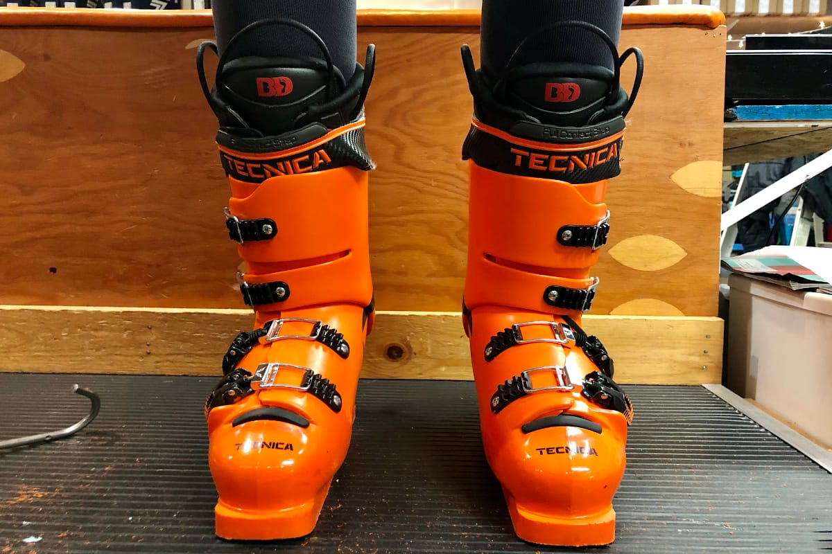How to wear ski boots properly and be pain free while skiing
