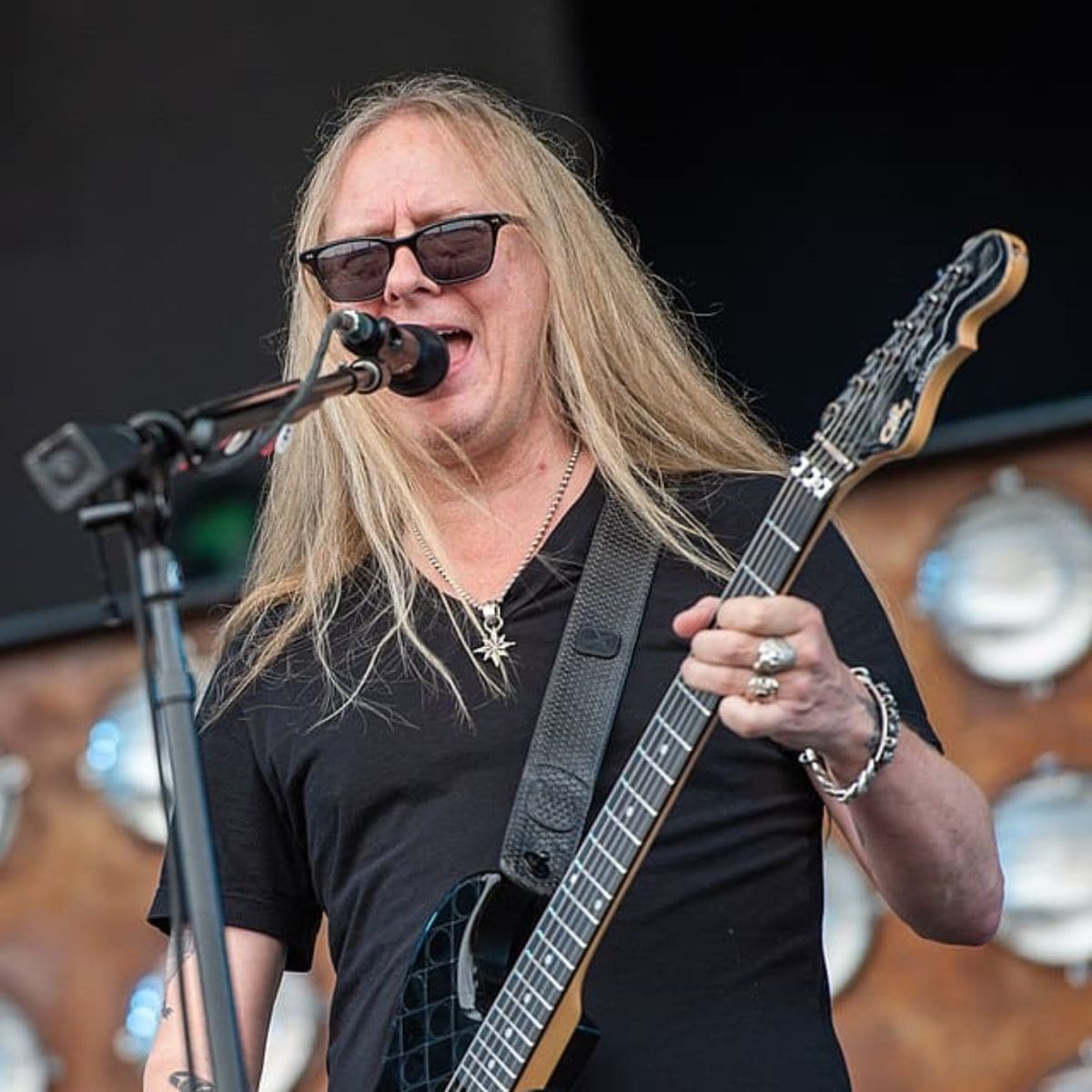 Jerry Cantrell Concert Reviews LiveRate(03)