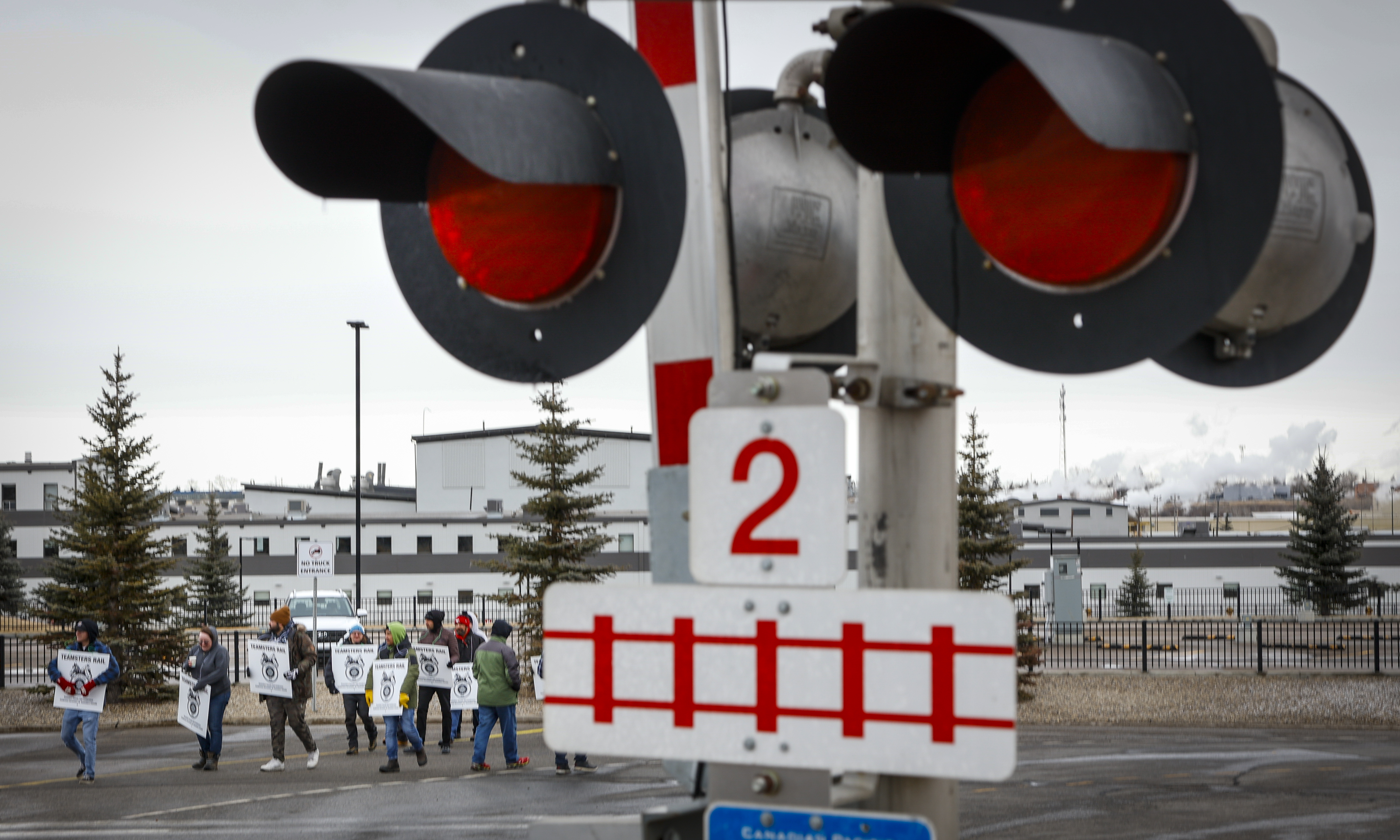 CP Rail strike could be ‘detrimental’ to Canada’s economy, experts warn