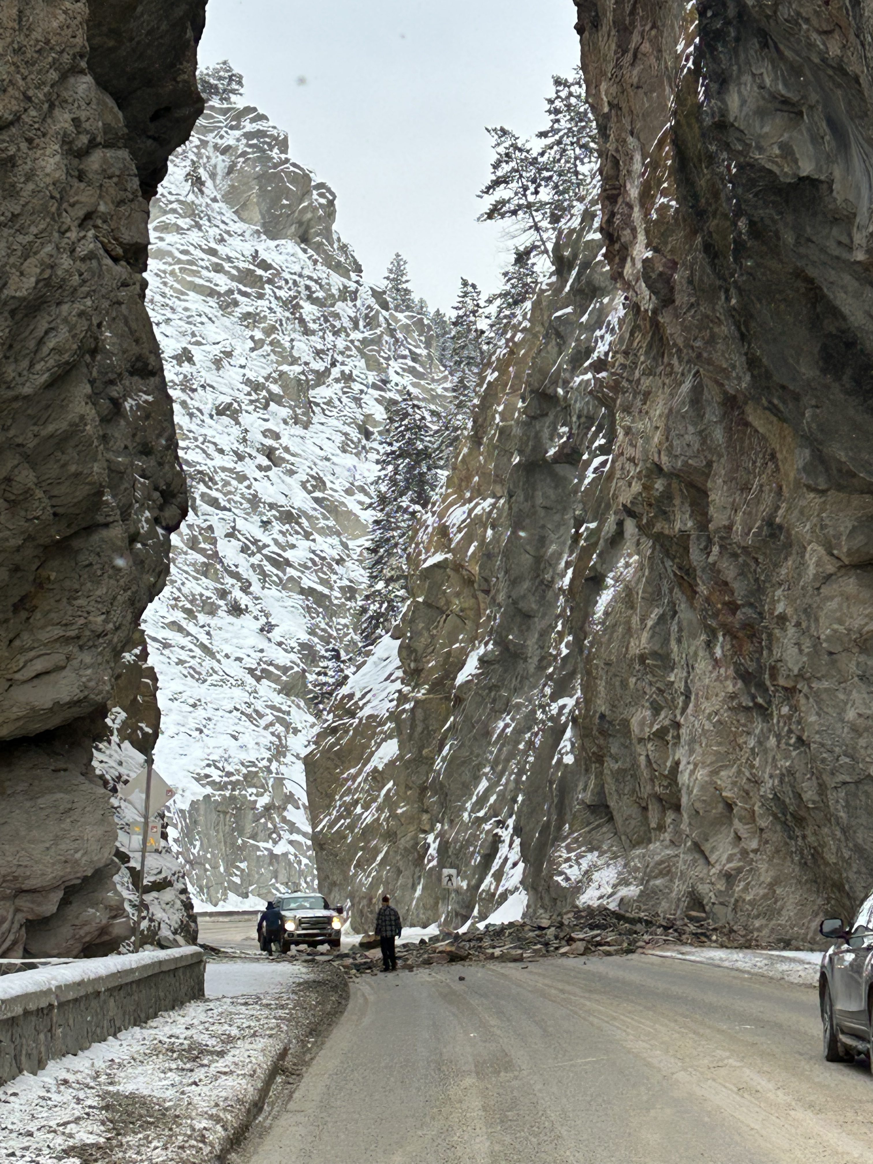 Rockslide fecha a rodovia 93 entre BC e Alberta até pelo menos meio-dia de quinta-feira