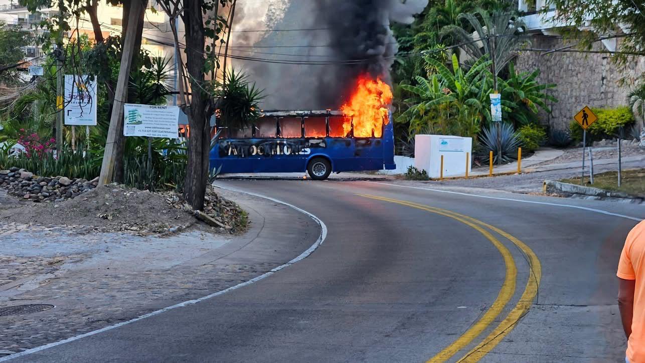 ‘Assustador’: fotos do homem do BC capturam violência e caos em Puerto Vallarta