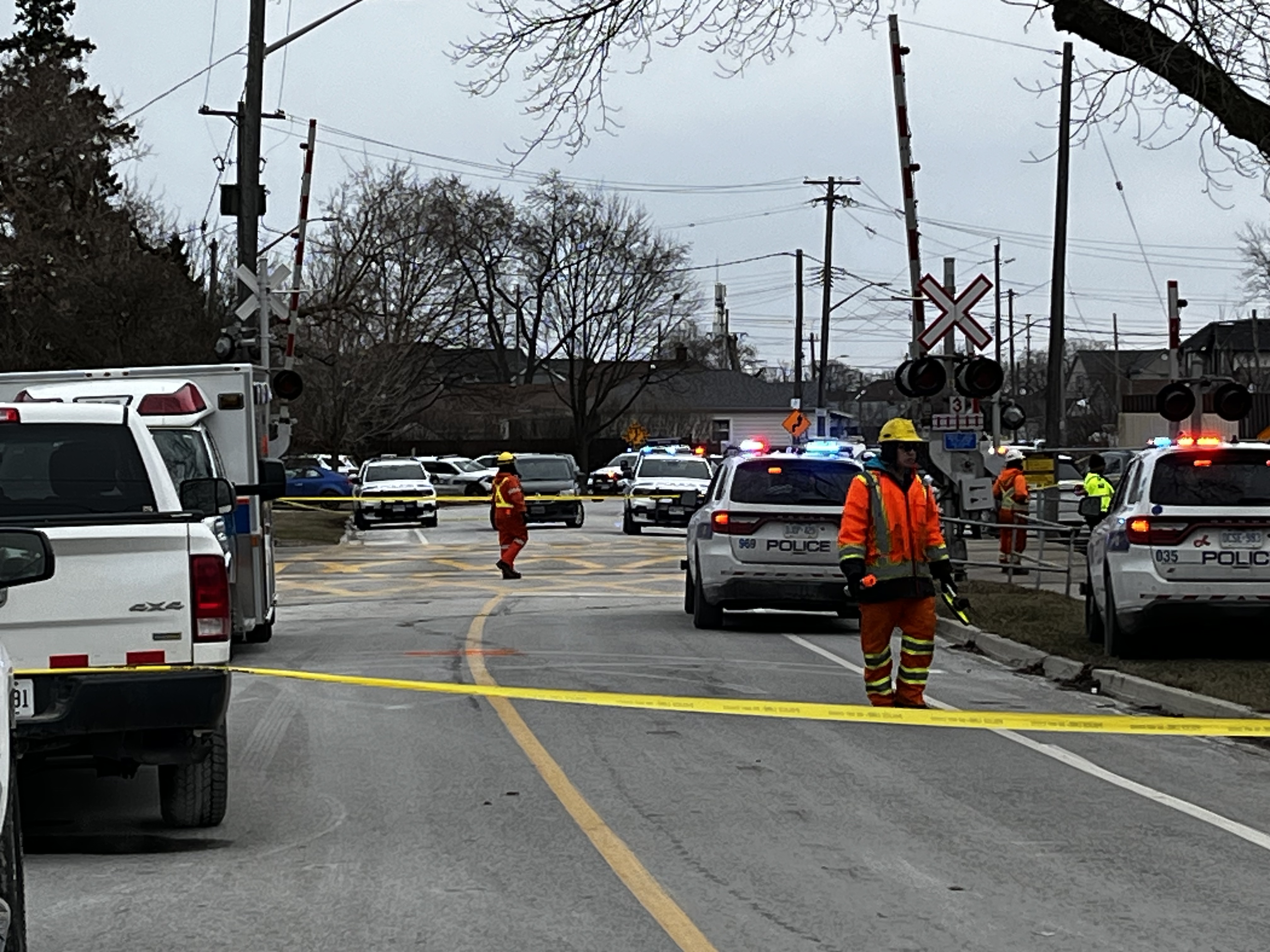 Pessoa morre após ser atropelada por trem em Mississauga, fechamentos em vigor