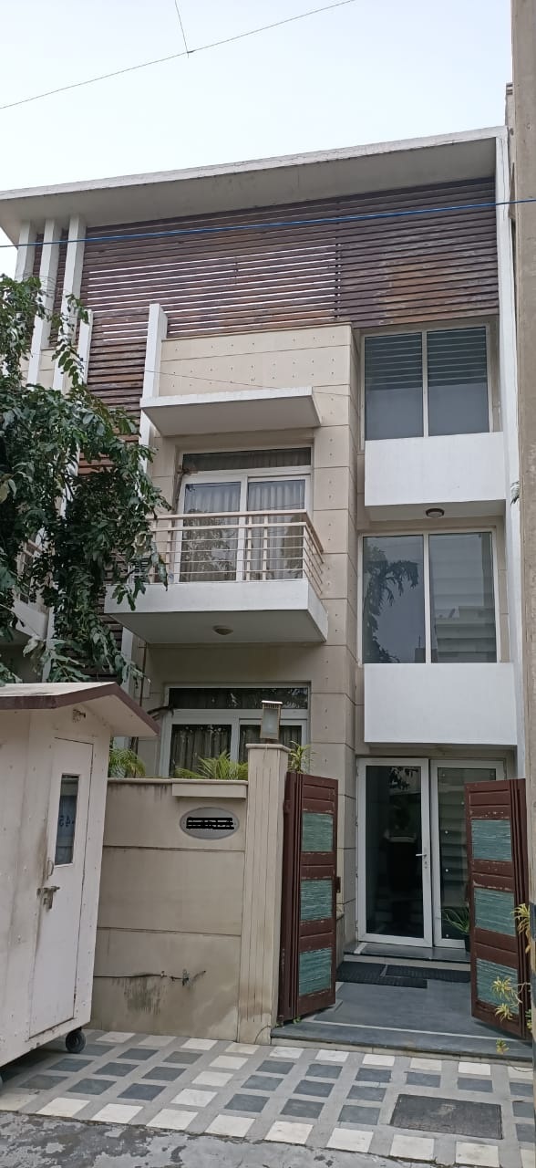 Fully Furnished 8 BHK Villa, Sushant Lok 1 Gurgaon Real Estate