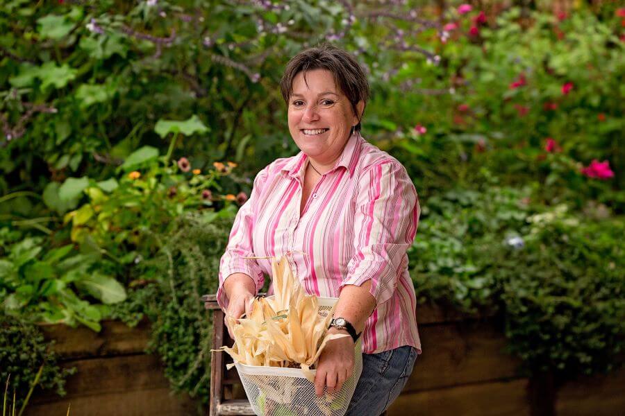 JOANNE DIVER, The Backyard Garden Enthusiast Global Sisters