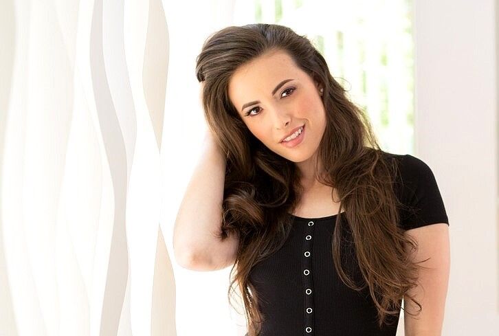 Casey Calvert Biography/Wiki, Age, Height, Photos, Husband & More