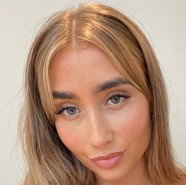 Lily Phillips Biography/Wiki, Career, Photos & More