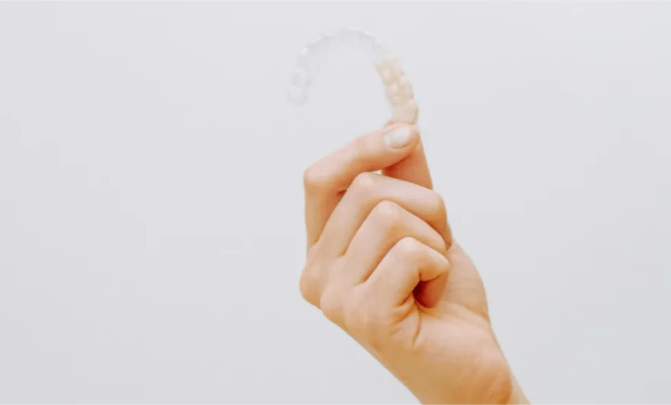 They Warn Of The Dangers Of Buying Transparent Aligners For Teeth On